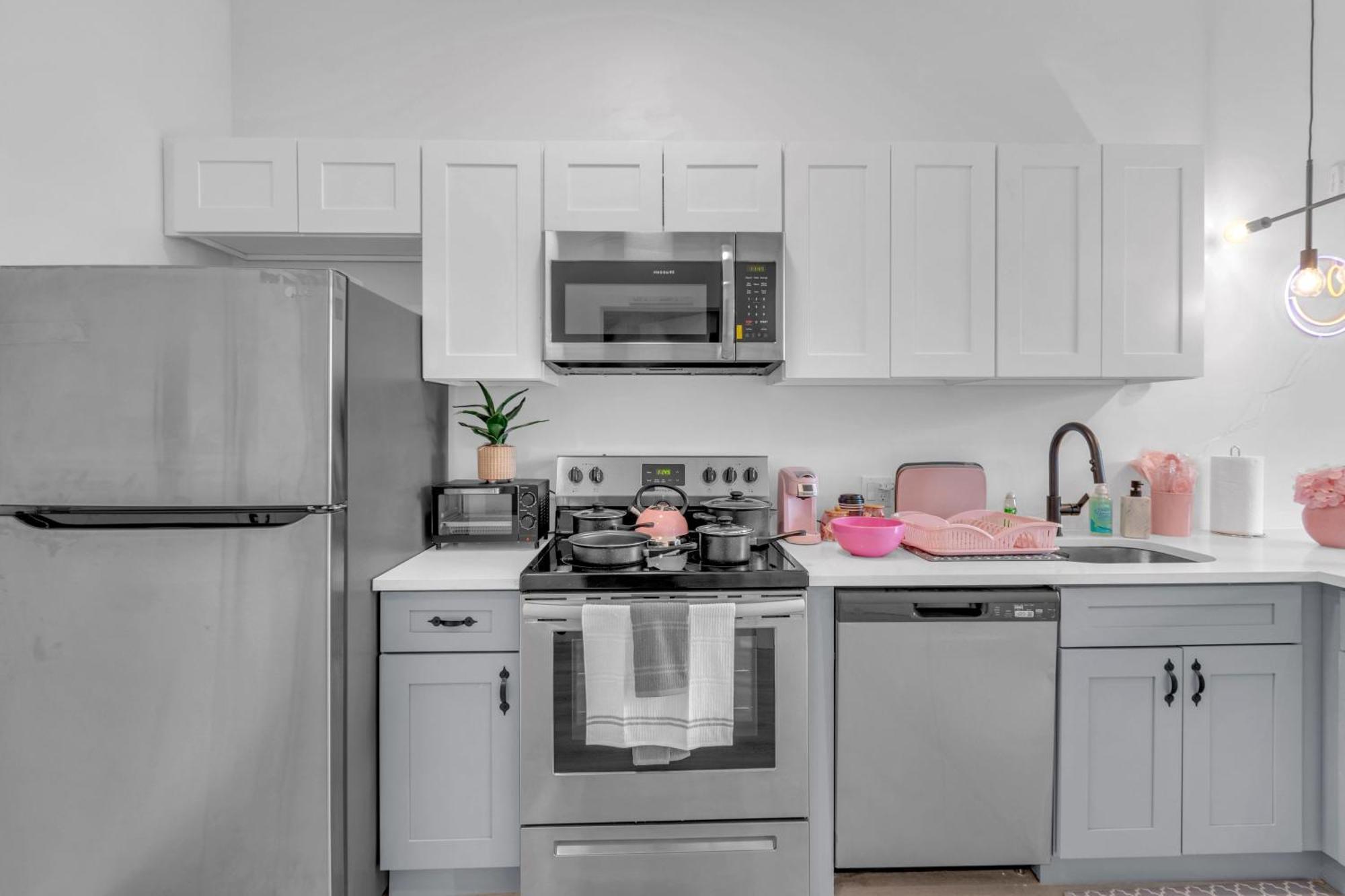 Pink Heaven Indoor Pool, Free Parking, Near Nyc Apartamento Elizabeth Exterior foto