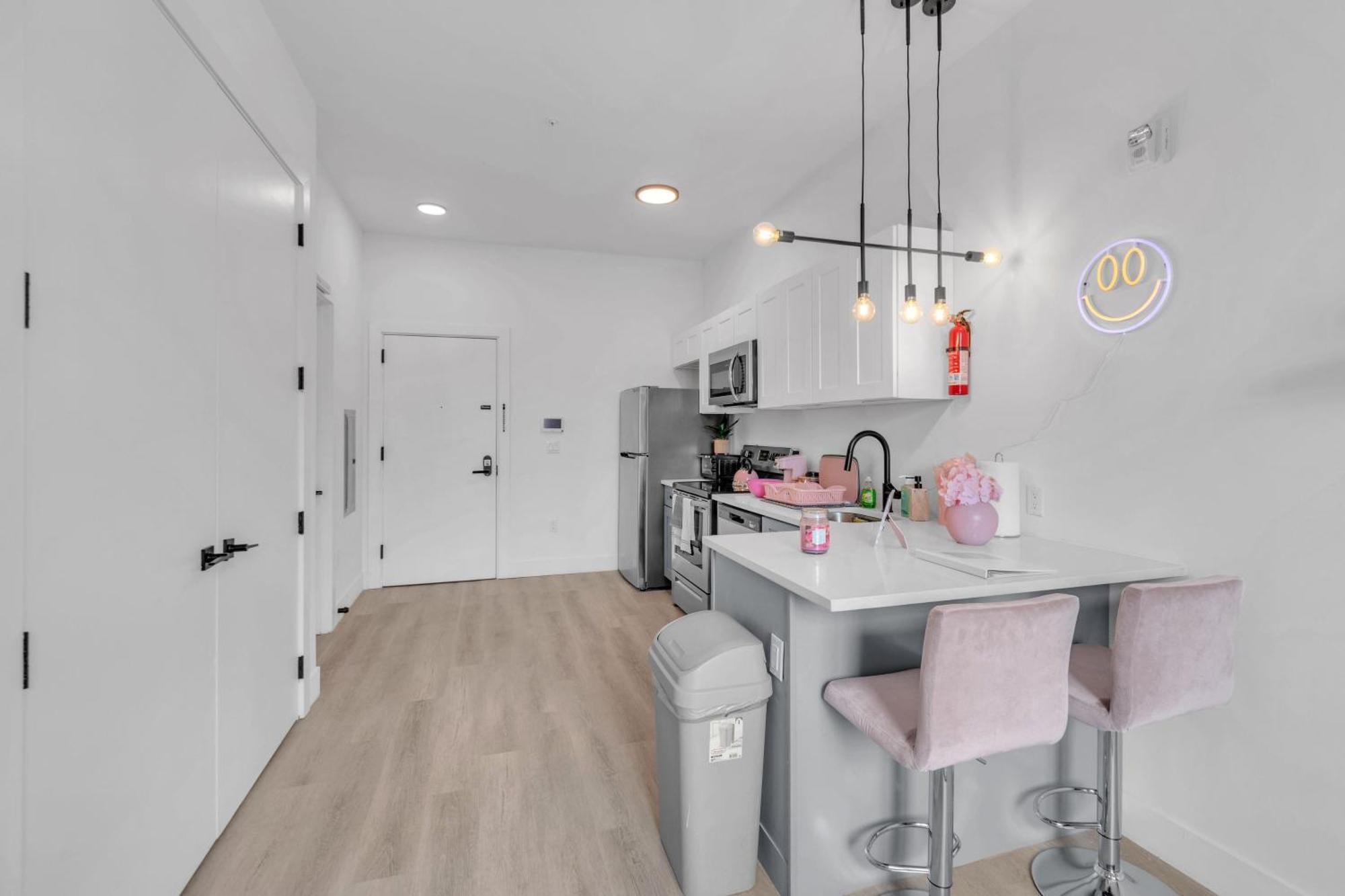 Pink Heaven Indoor Pool, Free Parking, Near Nyc Apartamento Elizabeth Exterior foto