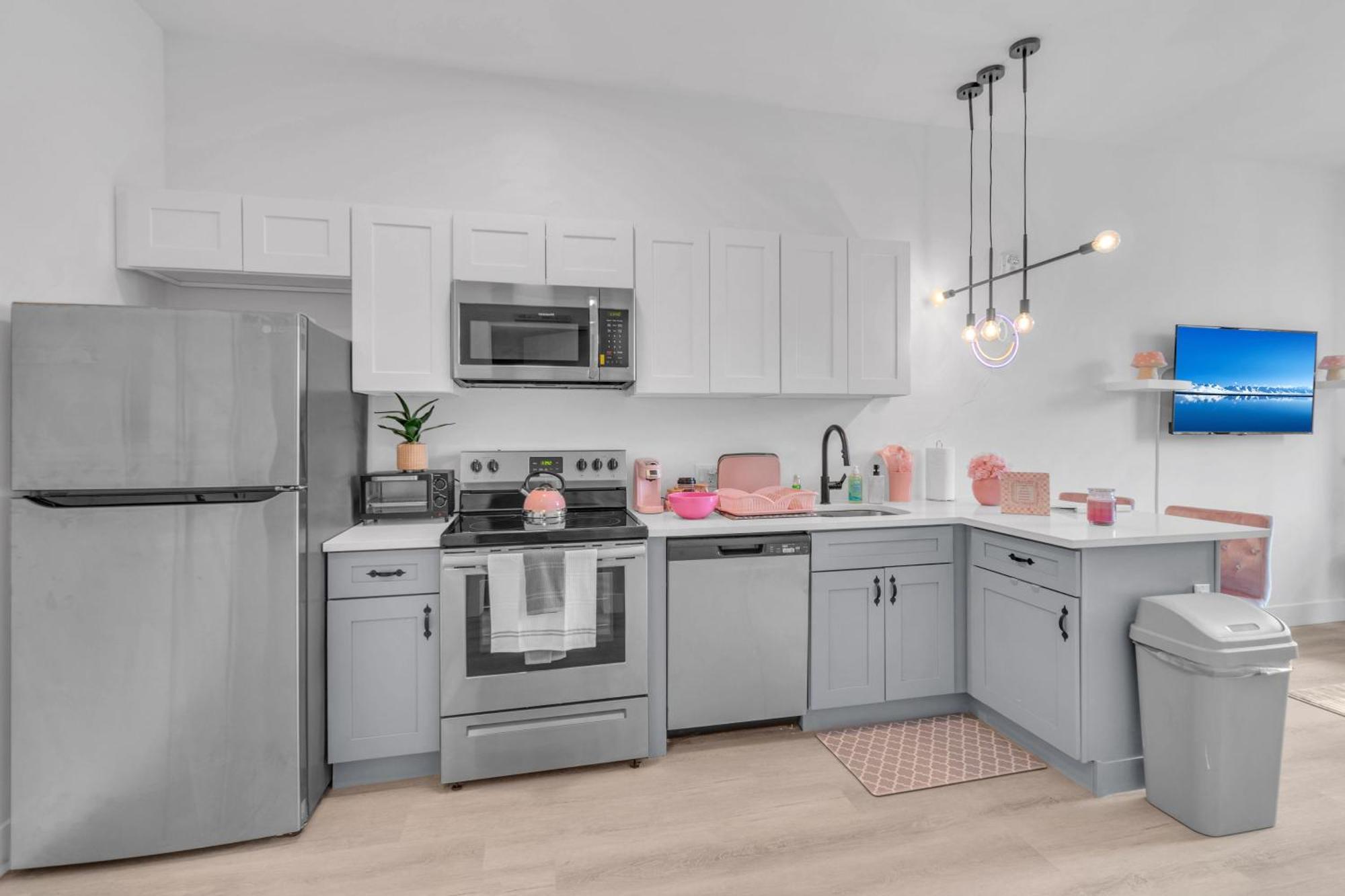 Pink Heaven Indoor Pool, Free Parking, Near Nyc Apartamento Elizabeth Exterior foto