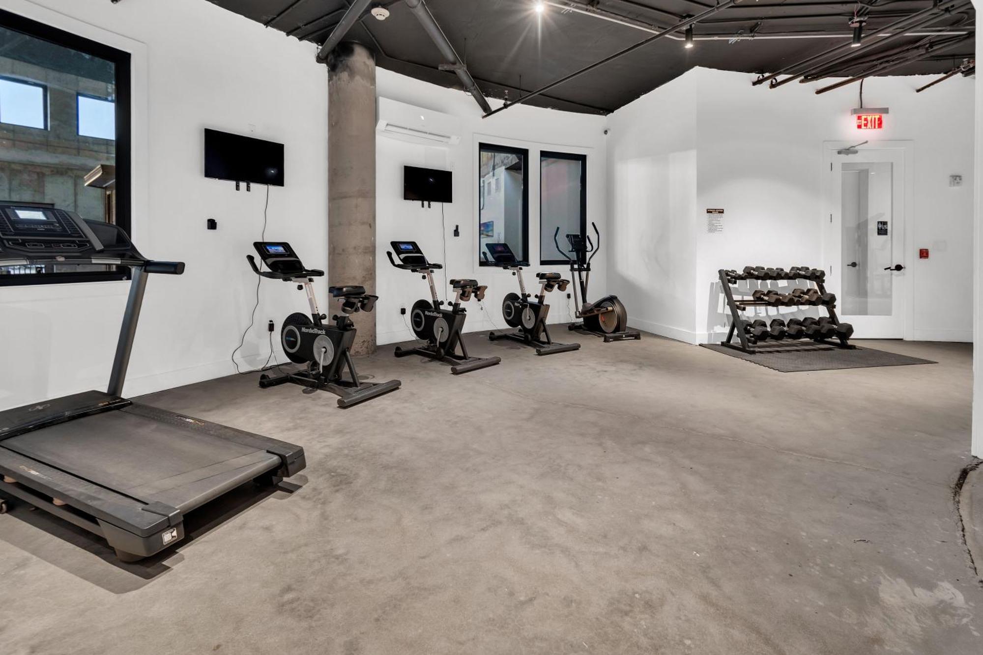 Pink Heaven Indoor Pool, Free Parking, Near Nyc Apartamento Elizabeth Exterior foto